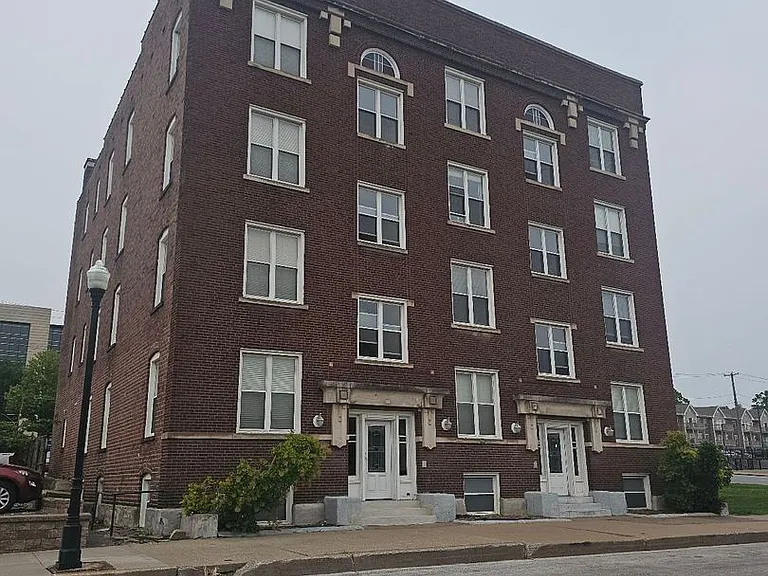 108 W 5th St — Photo 10