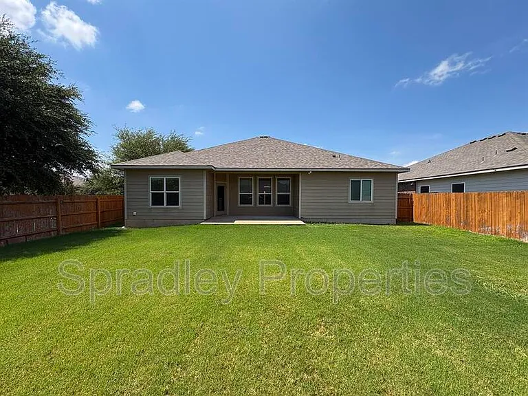 406 Banbury — Photo 21