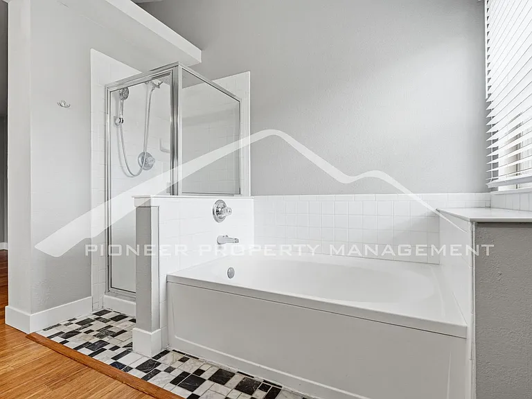 333 Sanders Cir — Photo 16