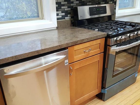 4th image of 1657 N Kedvale Ave #3
