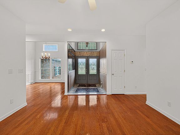 3rd image of 161 Davis Ter