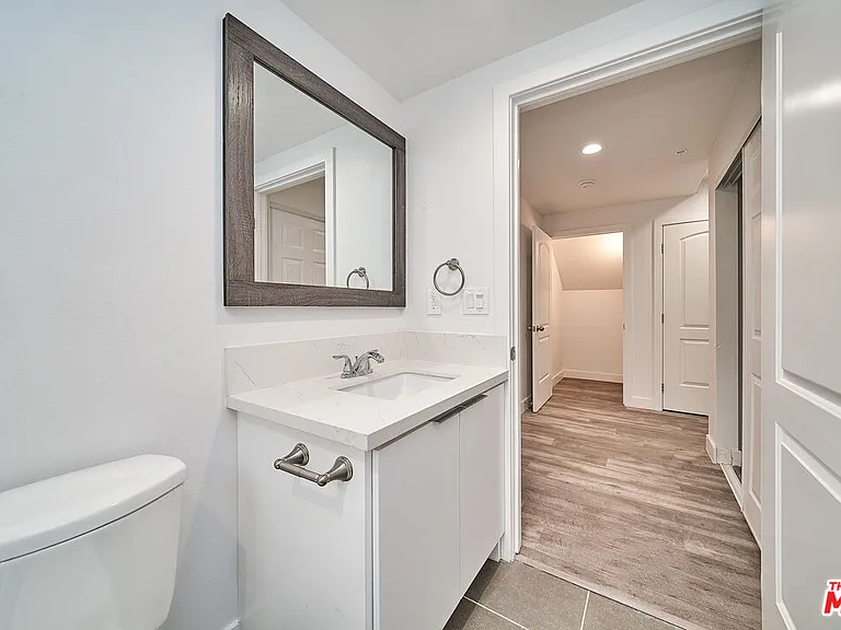 601 1/4 W 41st Pl — Photo 13