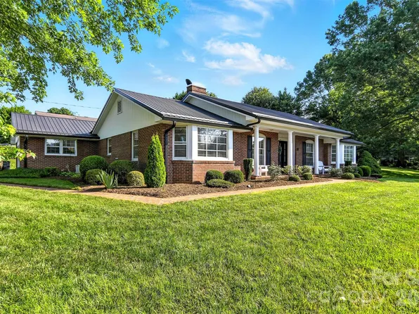 601 Pennell St NE, Lenoir, NC 28645