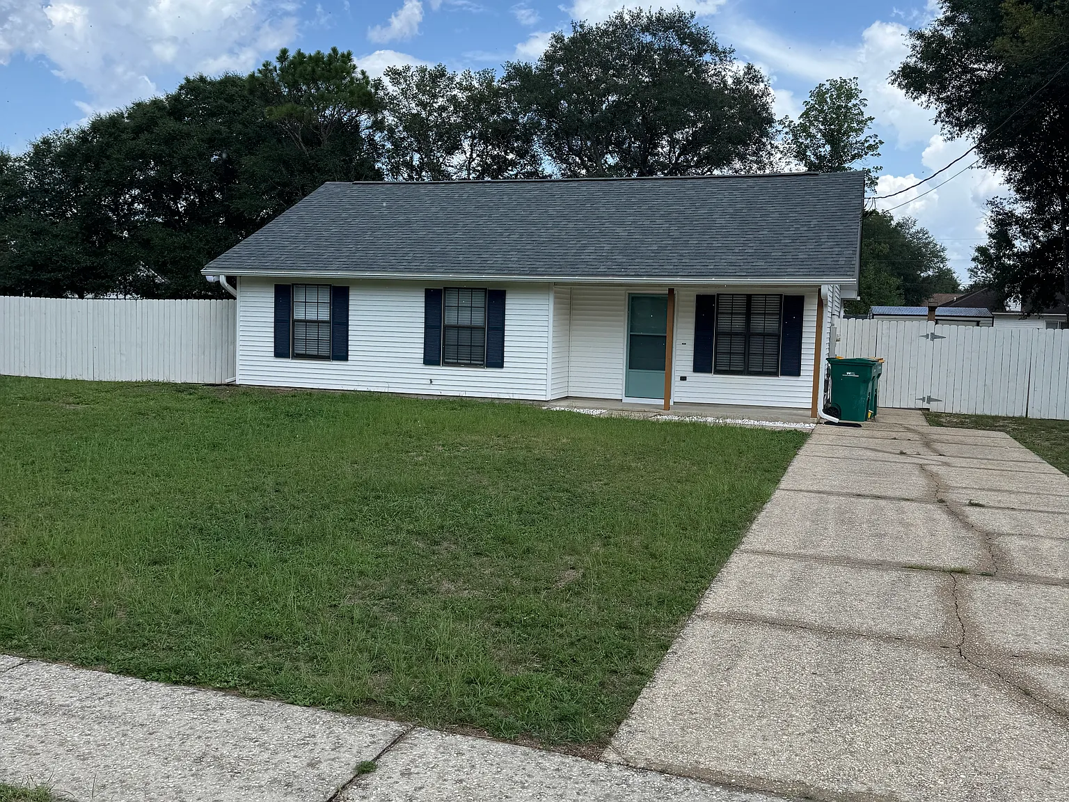 3 bed, 1024 sqft, $1,550 — Photo 1
