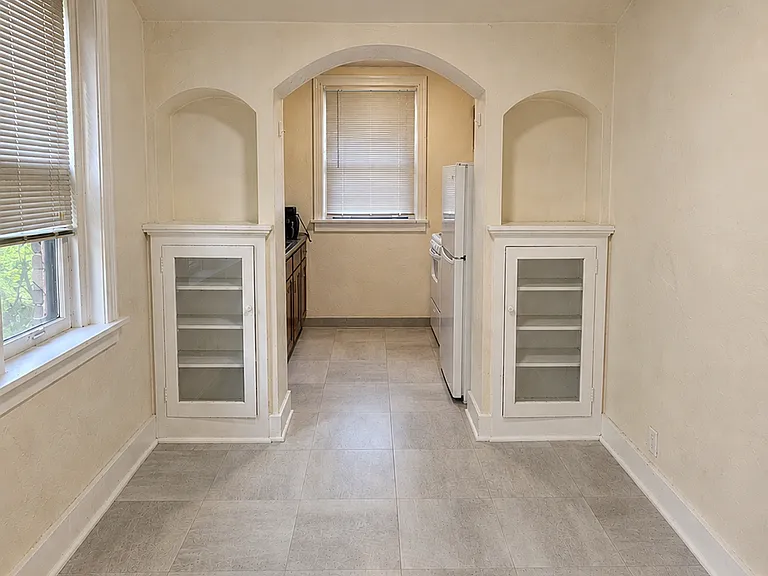 5623 Phillips Ave — Photo 1