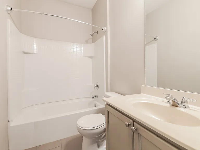1724 Gayla Creek Dr — Photo 15