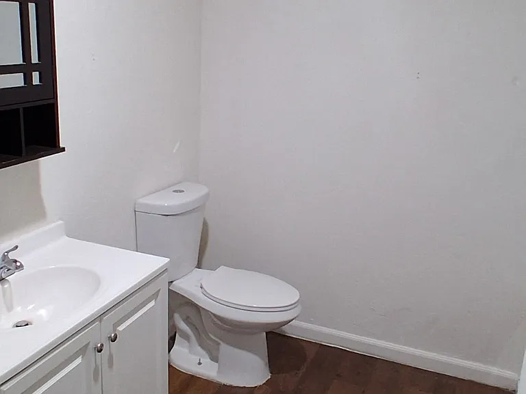 110 E 2nd St #2 — Photo 8
