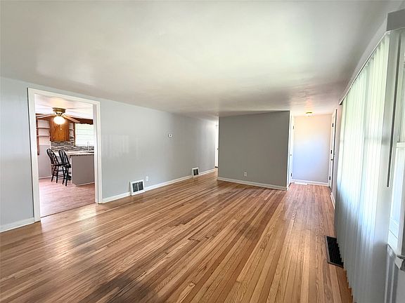 4th image of 11 New St