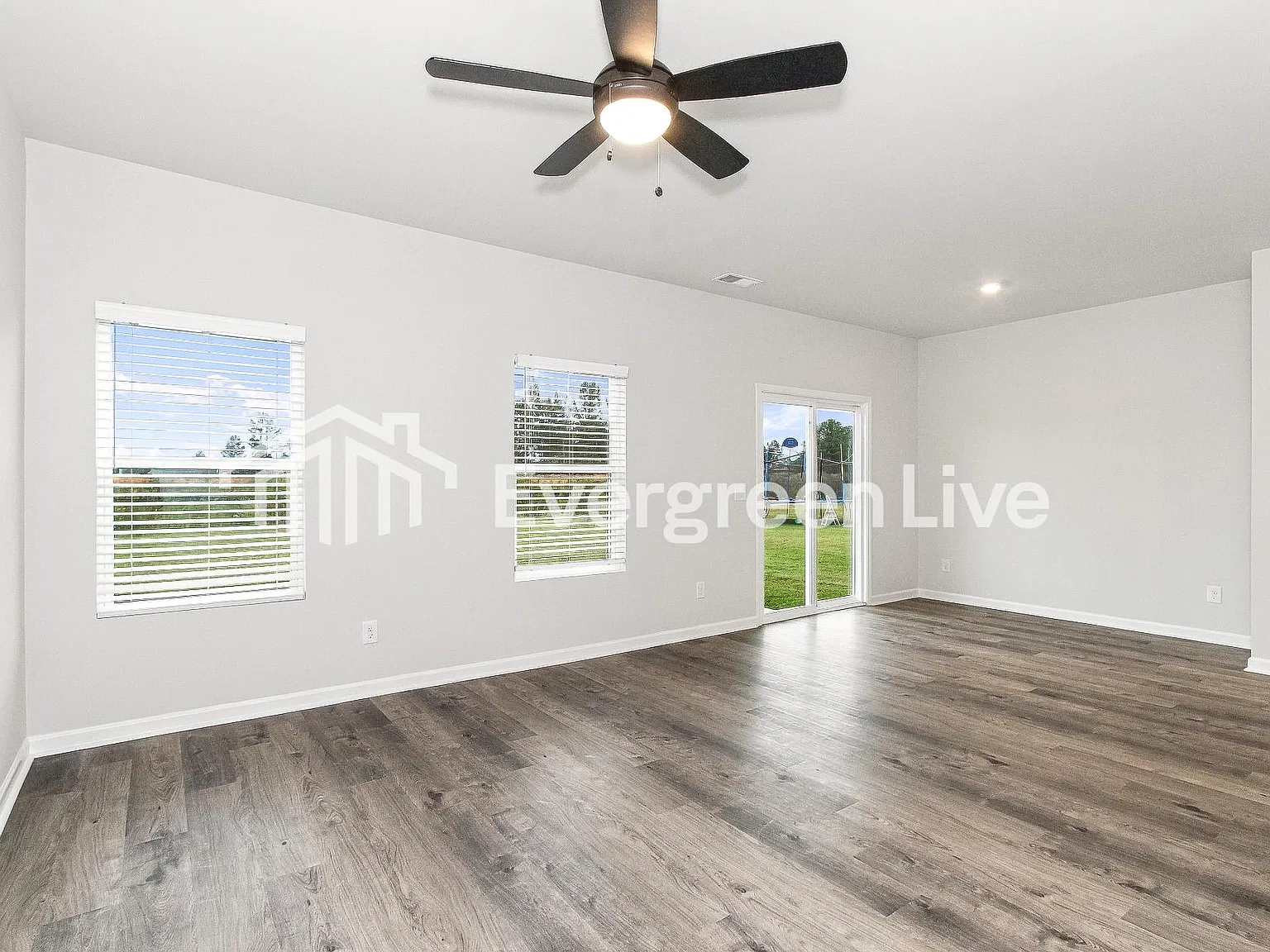 3 bed, 2.5 bath, 1505 sqft, $1,505 — Photo 2