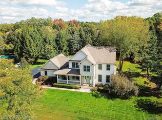 7852 Winfield Dr, Brighton, MI