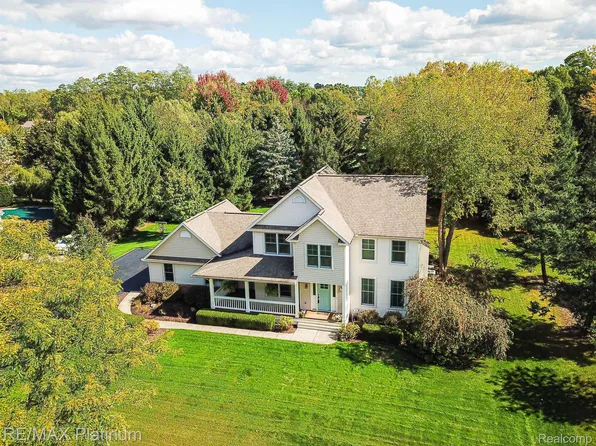 7852 Winfield Dr, Brighton, MI 48116