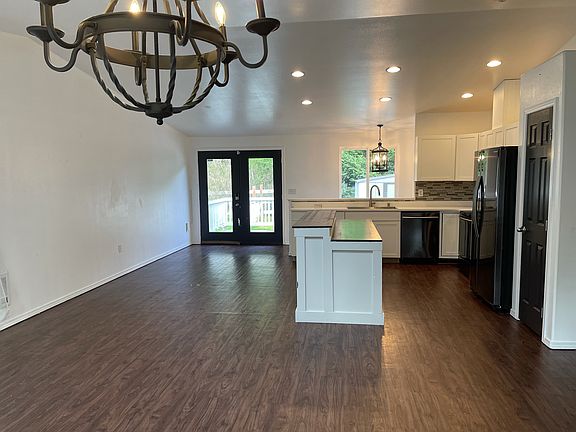 3rd image of 3243 Victory Dr SW Unit A