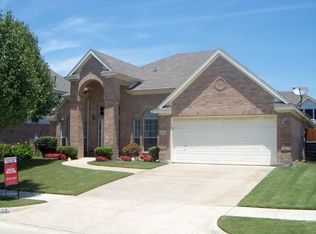 5553 Lawnsberry Dr, Fort Worth, TX 76137