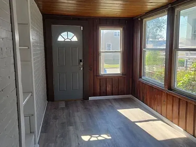 1709 & 1711 Edison Ave — Photo 9