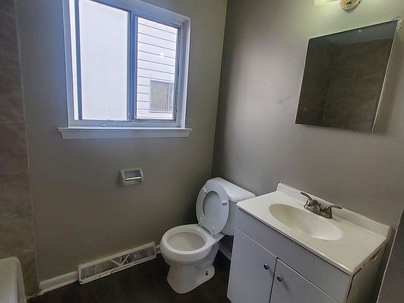 4th image of 5822-5824 N 93rd St #5822