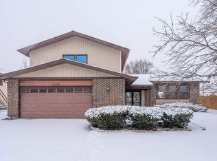 446 Galahad Rd, Bolingbrook, IL 60440