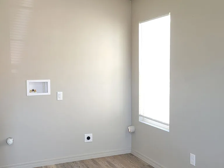 2112 Axtell St — Photo 13