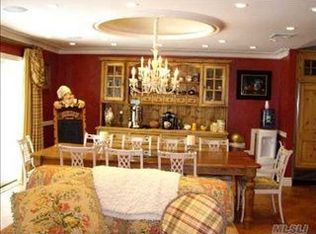 61 Yukon Dr, Woodbury, NY 11797