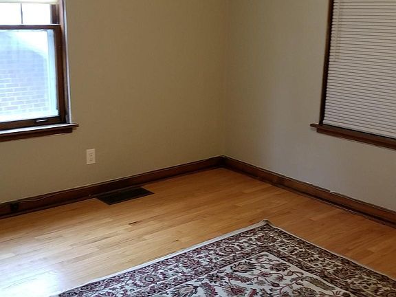 2nd image of 1831 Davis Ave APT 1
