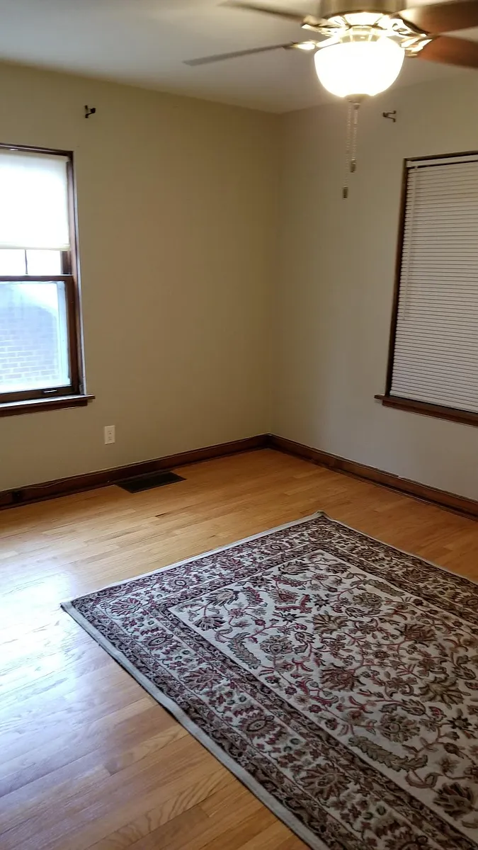 Building Photo - 1831 Davis Ave #1