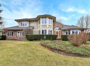 5N191 Fox Bluff Dr, St Charles, IL 60175