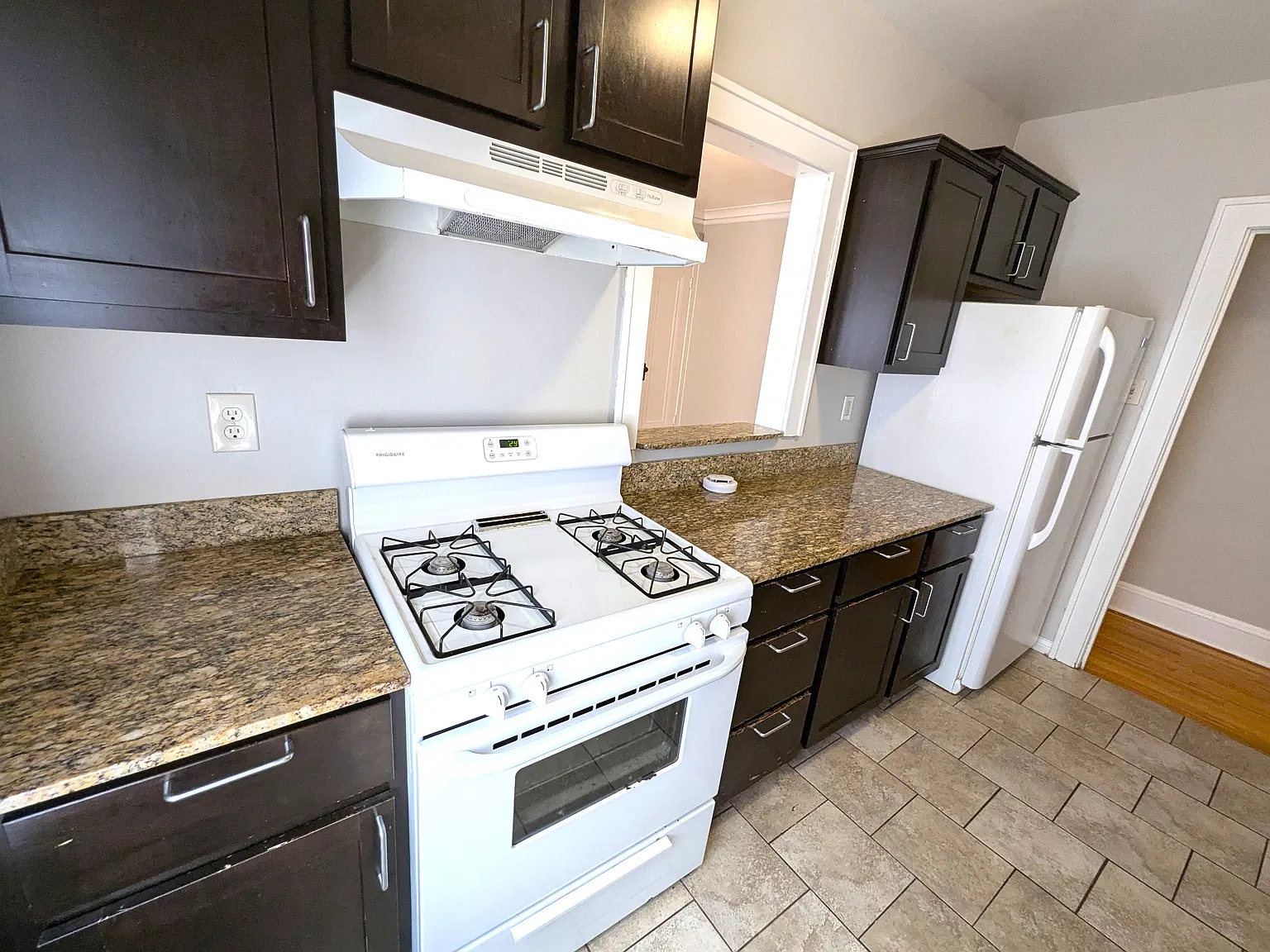 2 bed, 1100 sqft, $1,525 — Photo 2