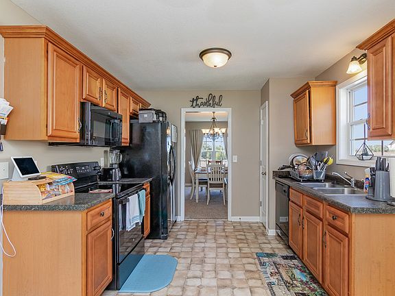 4th image of 637 Foxfield Dr
