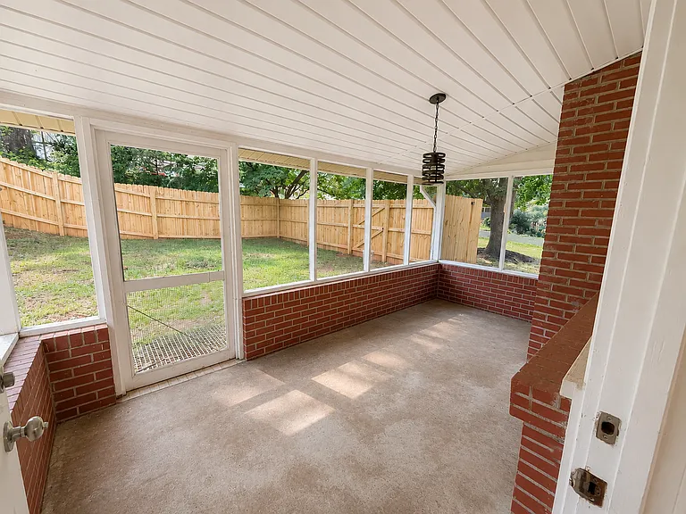 1004 Blanton Pl — Photo 15