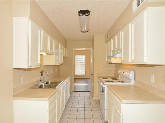 4th image of 1929 Miramar Green St #1929