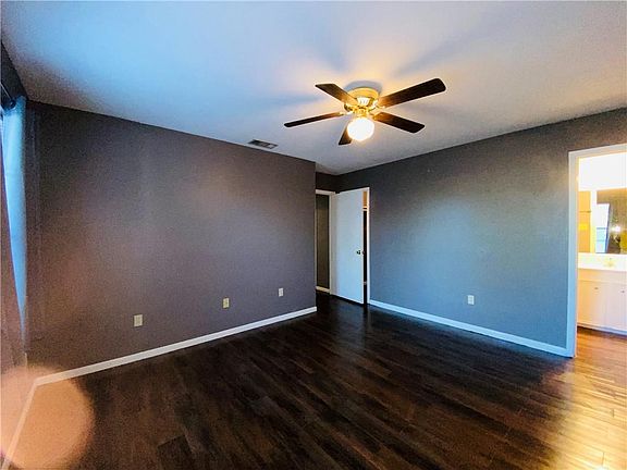 4th image of 406 Bayview Blvd