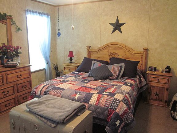2nd image of 209 Bluebonnet Ln