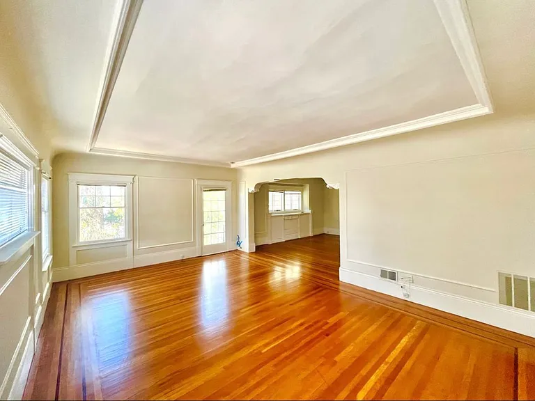1501 Forest View Ave #4 — Photo 2