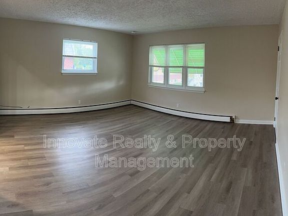 4th image of 829 Solly Ave #2