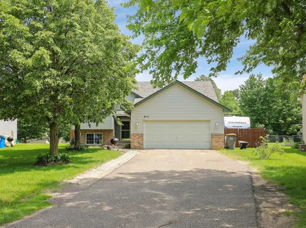 815 Isanti Pkwy, Isanti, MN 55040