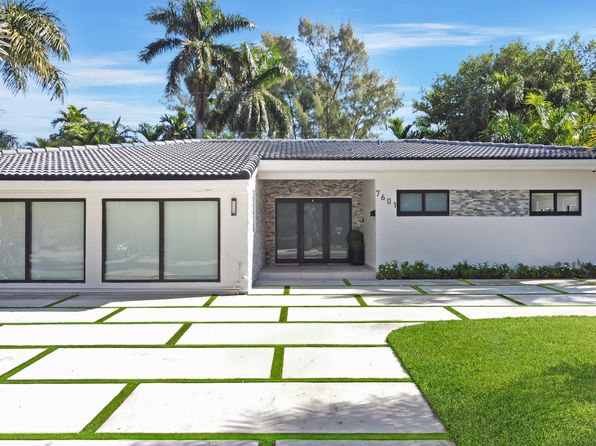 7601 Coquina Dr