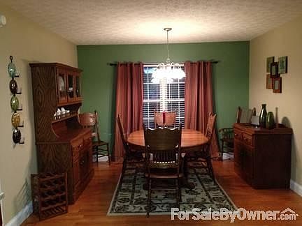Dining area off kitchen