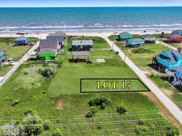 992 Smith Dr, Gilchrist, TX 77617