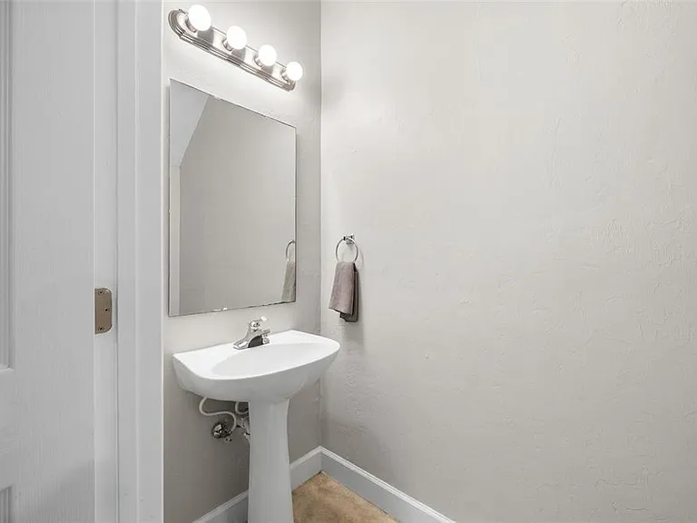 2927 SW 35th Pl #113 — Photo 13