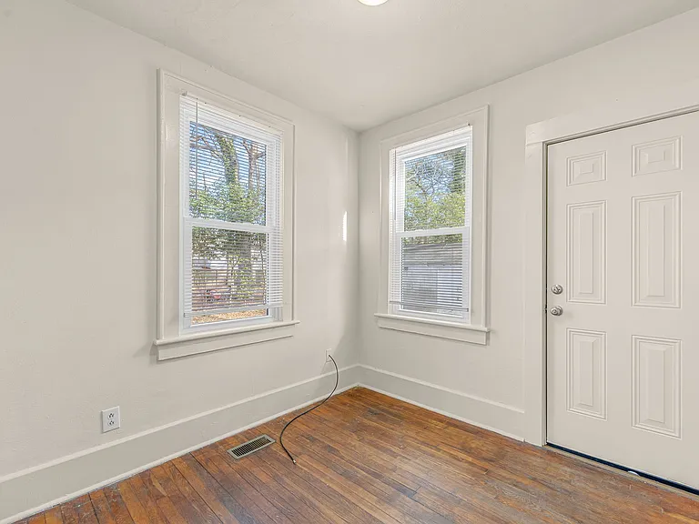 130 Afton Pkwy — Photo 1
