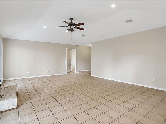 4th image of 22007 Birch Valley Dr