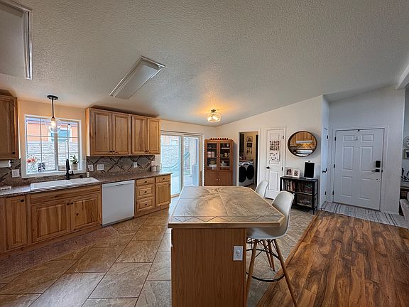 3rd image of 805 Village Dr