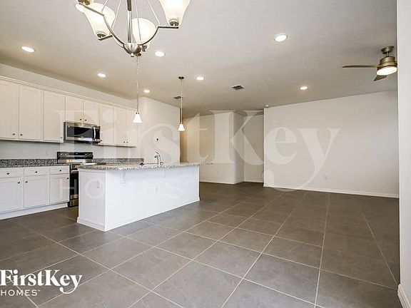4th image of 600 Crown Rose Dr