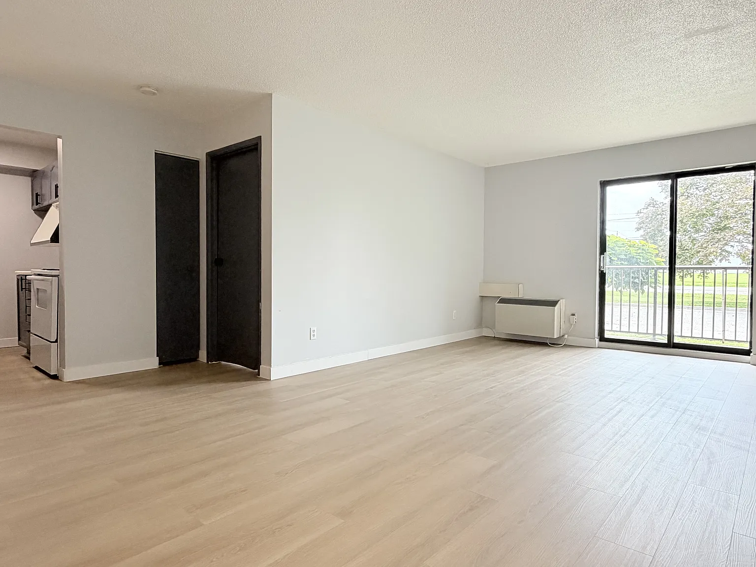 1 bed, $1,313 — Photo 1