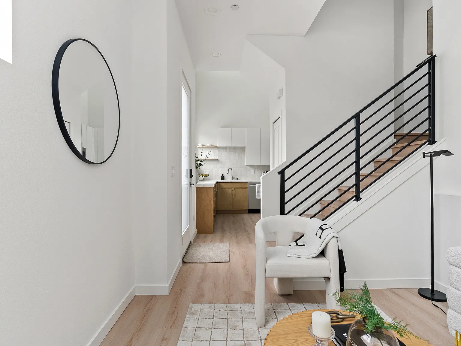 3 bed, 1250 sqft, $3,100 — Photo 2
