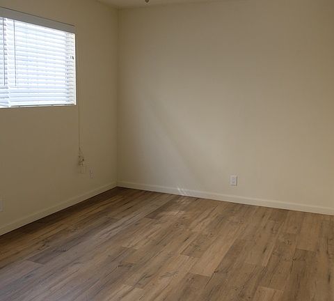 4th image of 1426 Pacific Ave #1