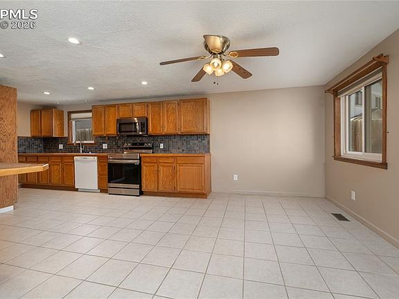 5th image of 2120 Sarsi Dr