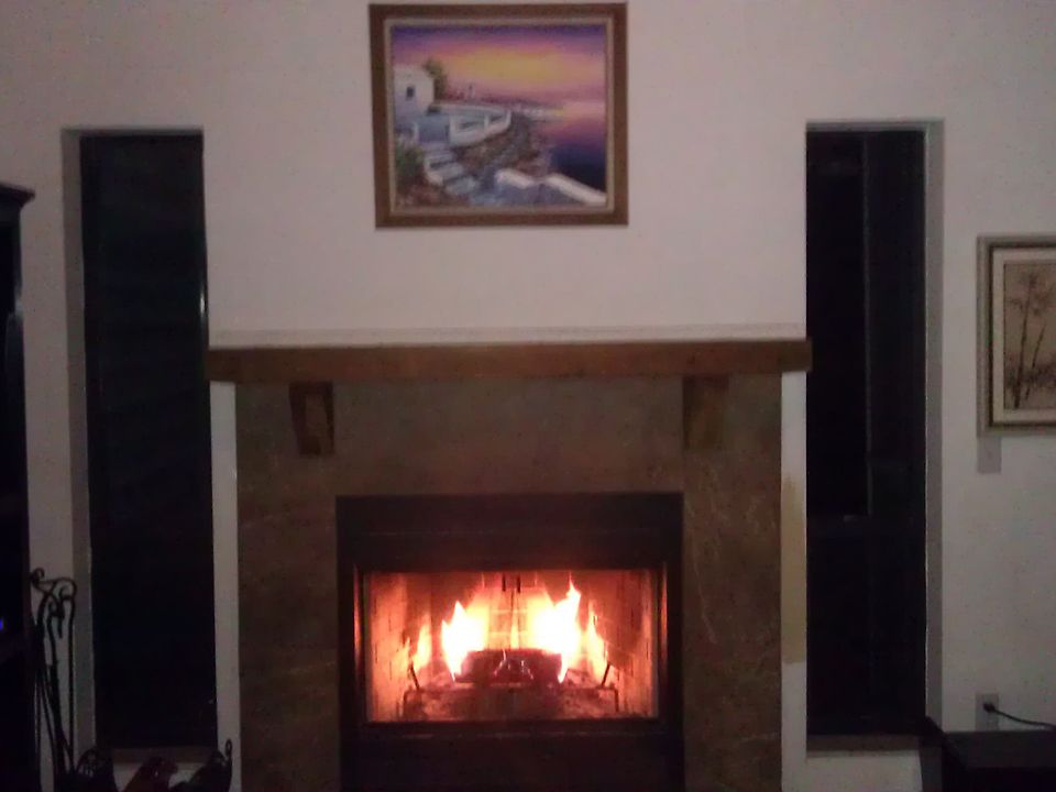 Working fireplace w/ mantle