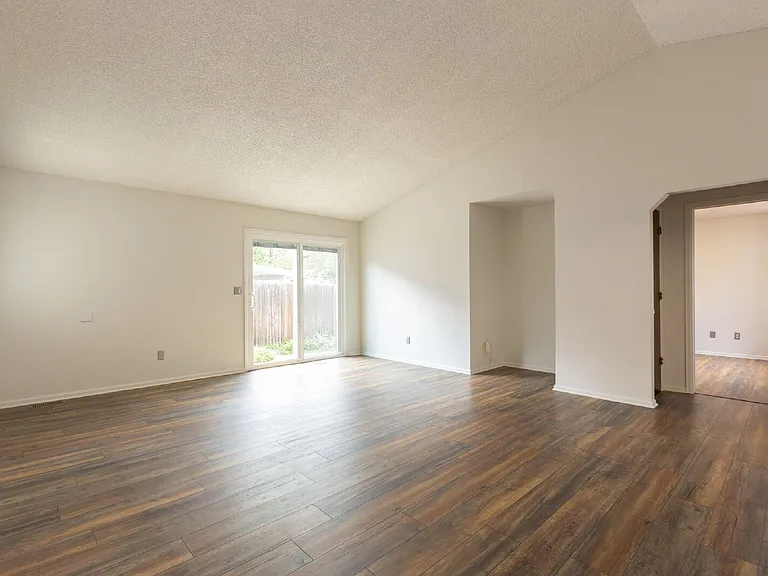 1610 Ervine Ave — Photo 6