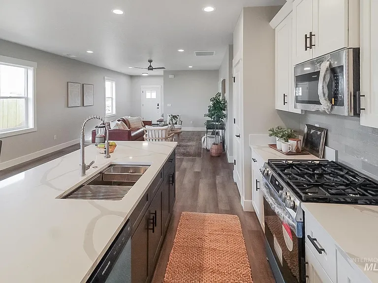 12518 Ochoco St — Photo 5