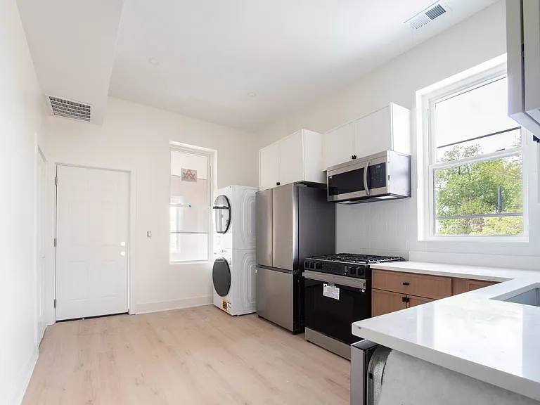 2753 W Chicago Ave #2 — Photo 6